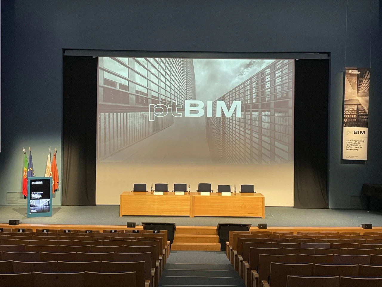 Auditório da FEUP preparado para o 6.º Congresso Português de BIM